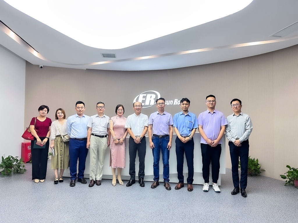 热烈欢迎EPSON爱普生深石明宏总裁一行莅临BSport体育官网机器人参观！