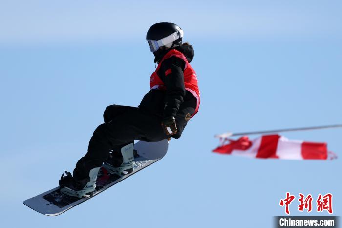 哈尔滨亚冬会手记：徐梦桃头盔的历练与熊诗芮