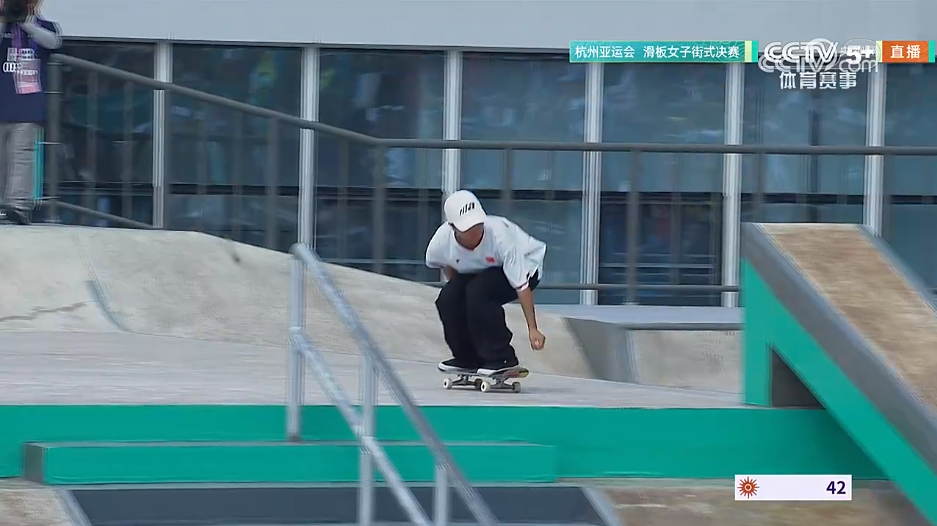 杭州亚运会女子街式滑板冠亚军出炉：13岁崔宸曦