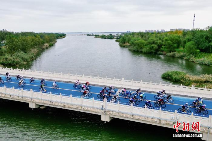 2025中国公路自行车公开赛衡水站开赛 五千车手环