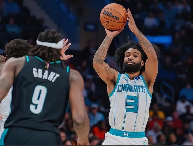 夏洛特黄蜂崛起：怀特成奇兵助球队冲击季后赛