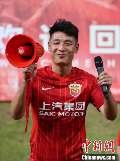 武磊回归上海海港球迷见面会分享留洋经历期待