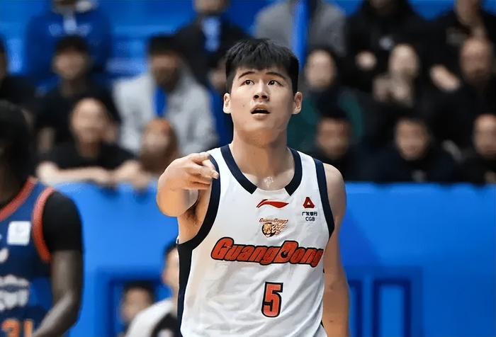 广东102-54大胜四川 陈家政徐杰崛起引关注