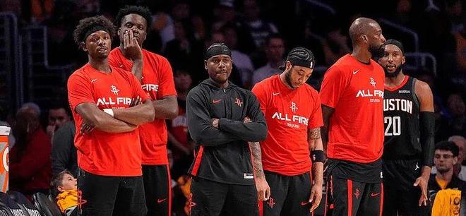 湖人主场大胜火箭 詹姆斯27助攻肯纳德狂砍27分奠