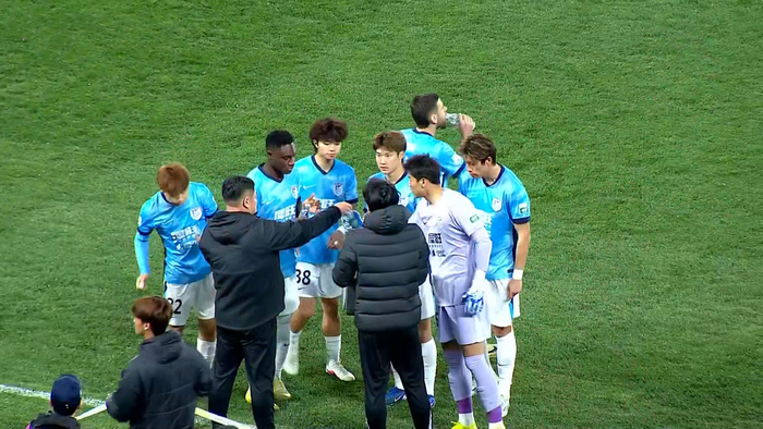 大连英博绝杀辽宁铁人 斯坦丘两记世界波助队五